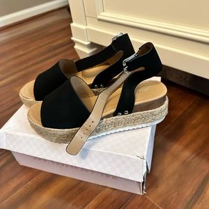 Never worn! Espadrilles in black. Size 7.5